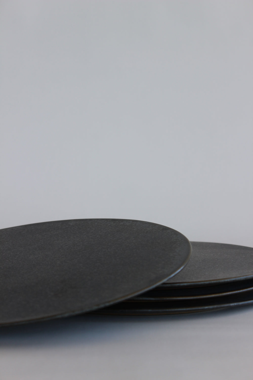 Tōetsu-gama Shō Collection Black Crystalline Glaze 27cm Rimmed Round Plate