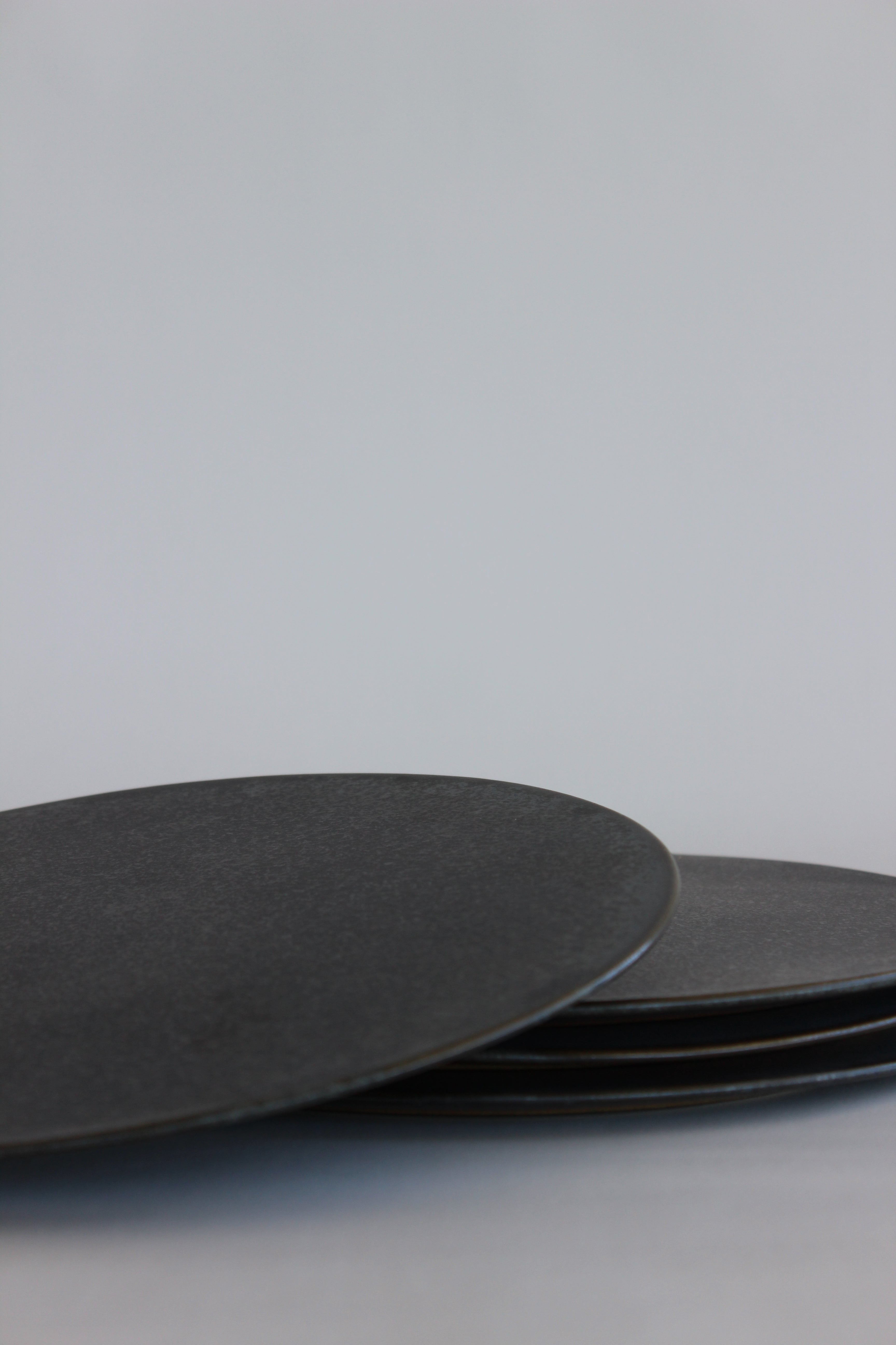 Tōetsu-gama Shō Collection Black Crystalline Glaze 27cm Rimmed Round Plate