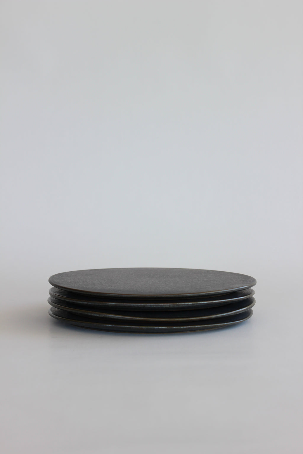 Tōetsu-gama Shō Collection Black Crystalline Glaze 23cm Rimmed Round Plate