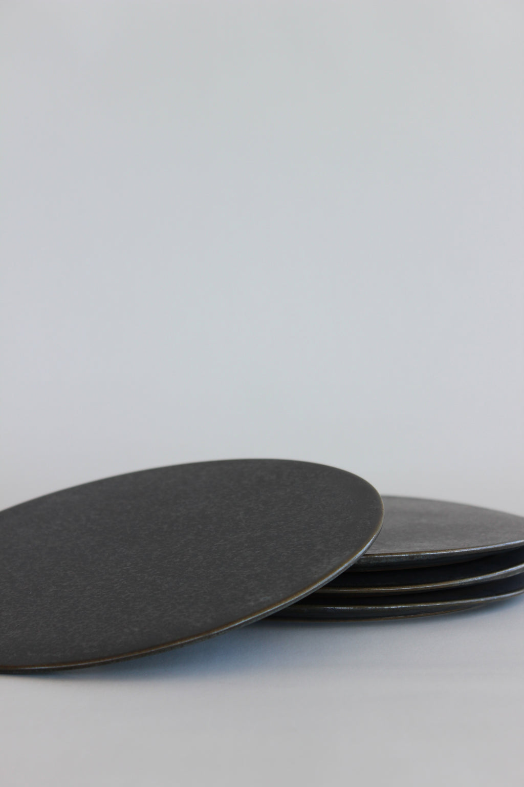 Tōetsu-gama Shō Collection Black Crystalline Glaze 23cm Rimmed Round Plate