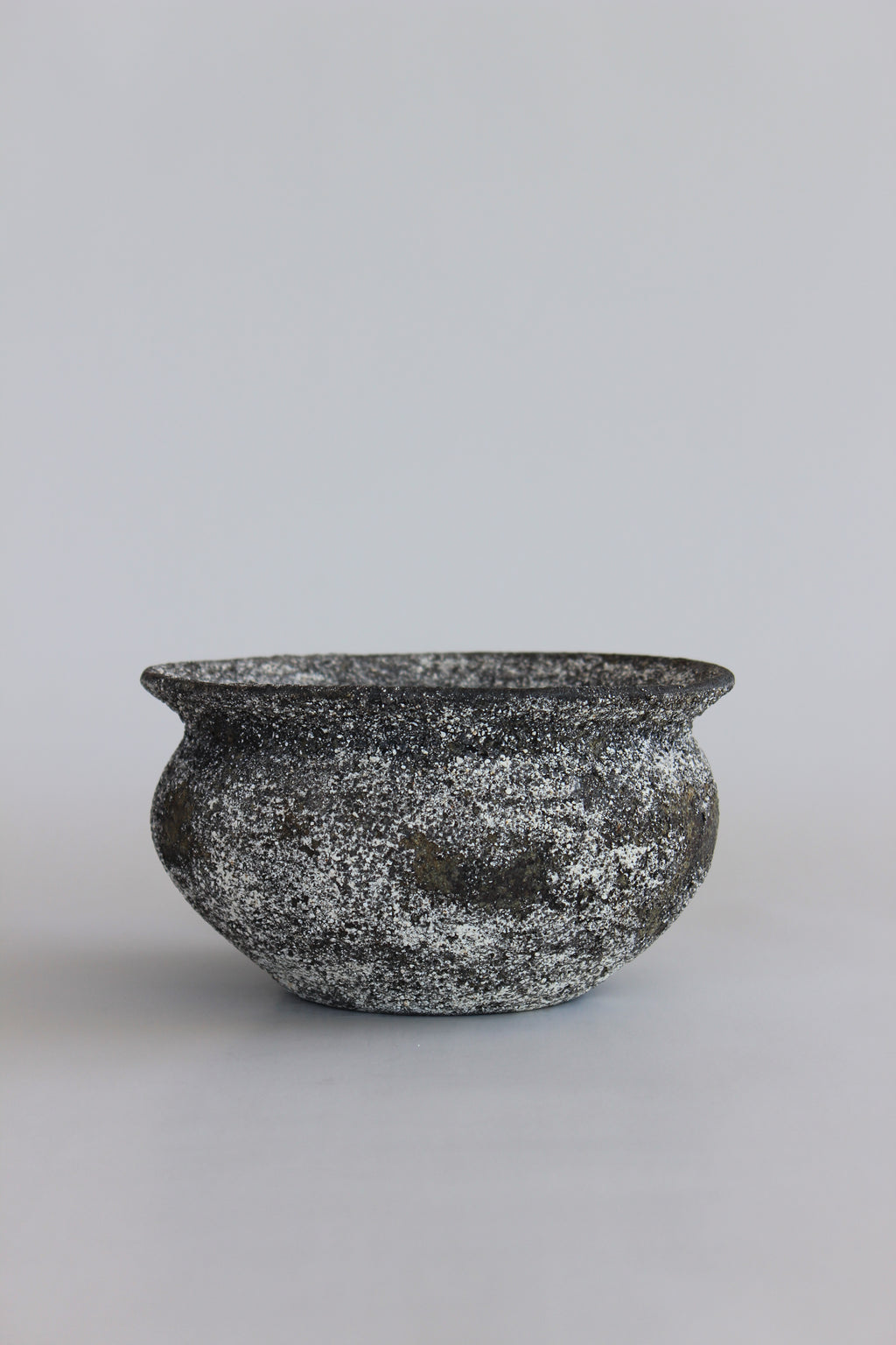 Tai Ono Chikei Series Tsuchi-Kasa Volcanic Ash Pot