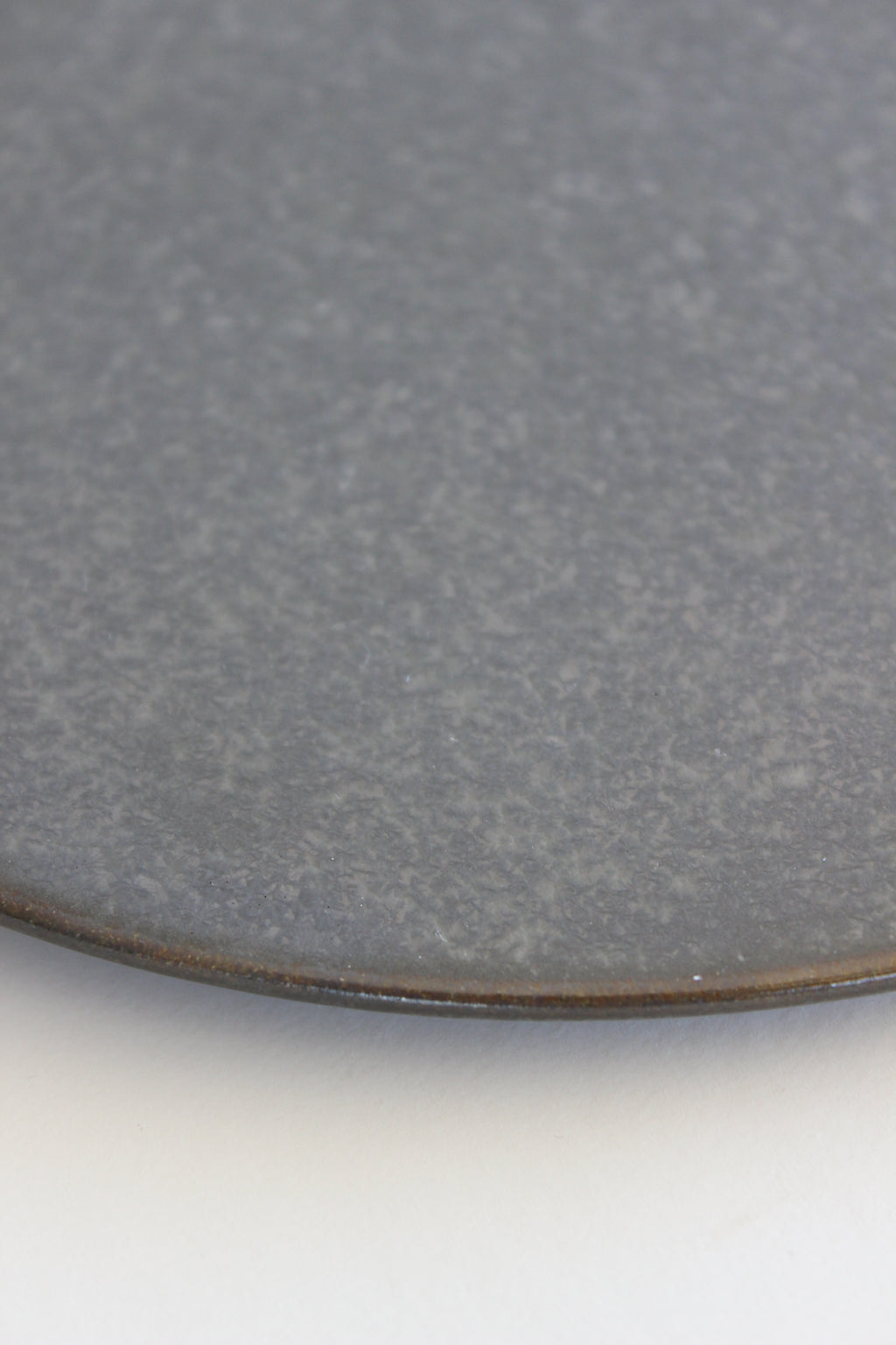 Tōetsu-gama Shō Collection Black Crystalline Glaze 23cm Rimmed Round Plate