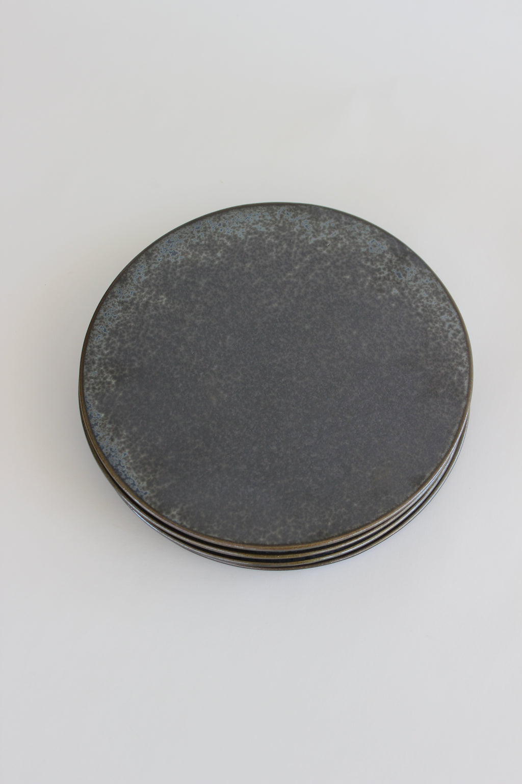 Tōetsu-gama Shō Collection Black Crystalline Glaze 23cm Rimmed Round Plate