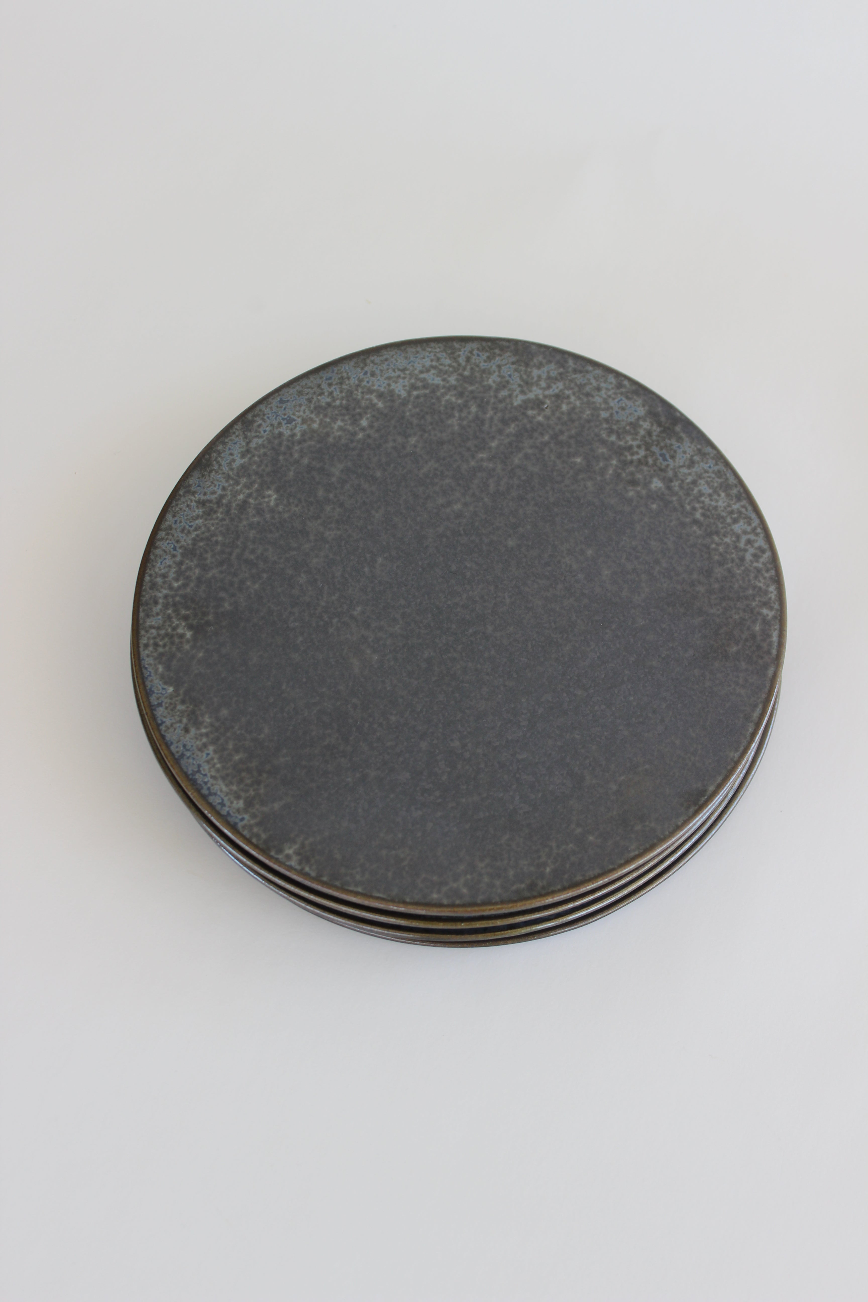 Tōetsu-gama Shō Collection Black Crystalline Glaze 23cm Rimmed Round Plate