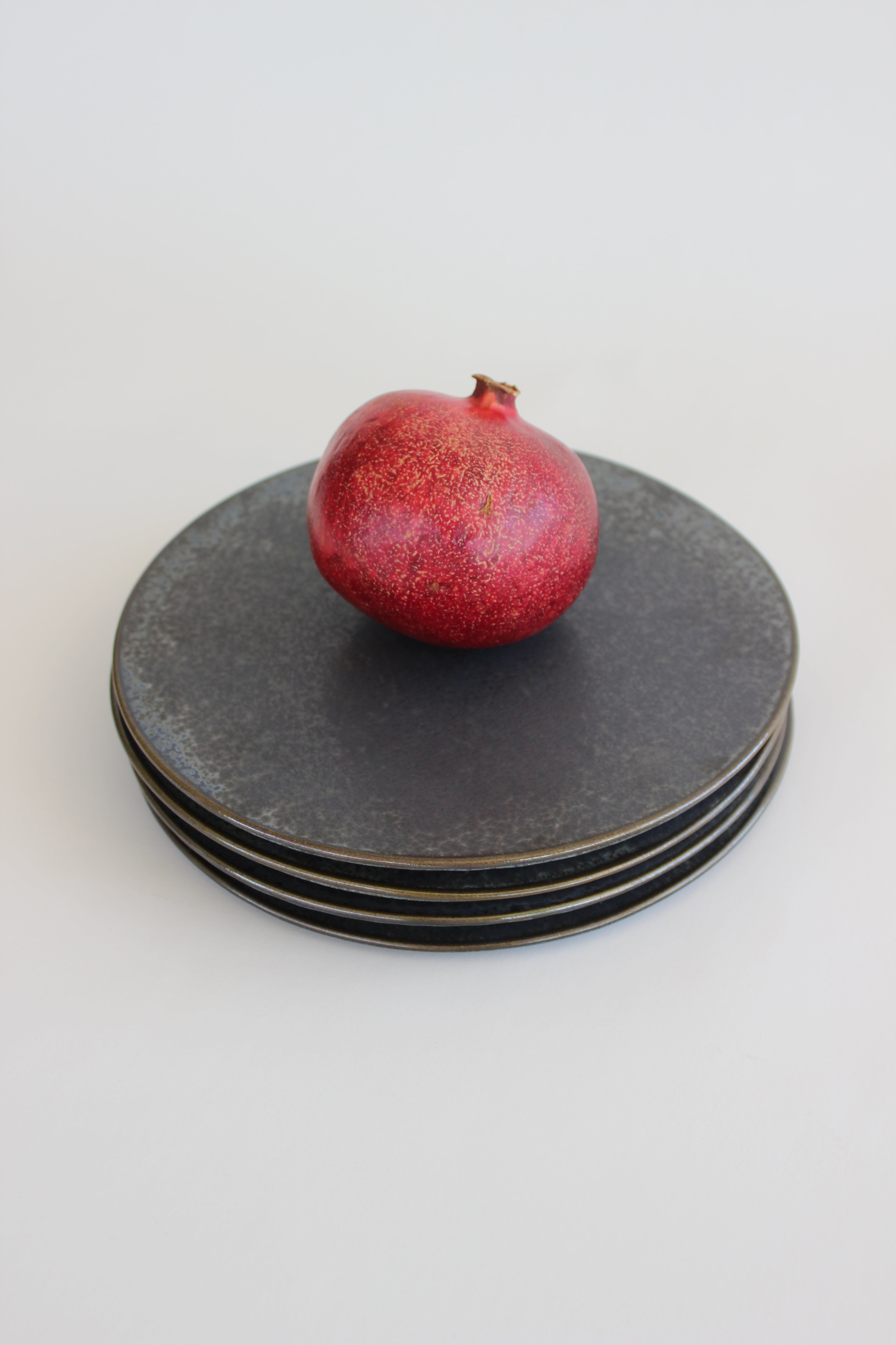 Tōetsu-gama Shō Collection Black Crystalline Glaze 23cm Rimmed Round Plate