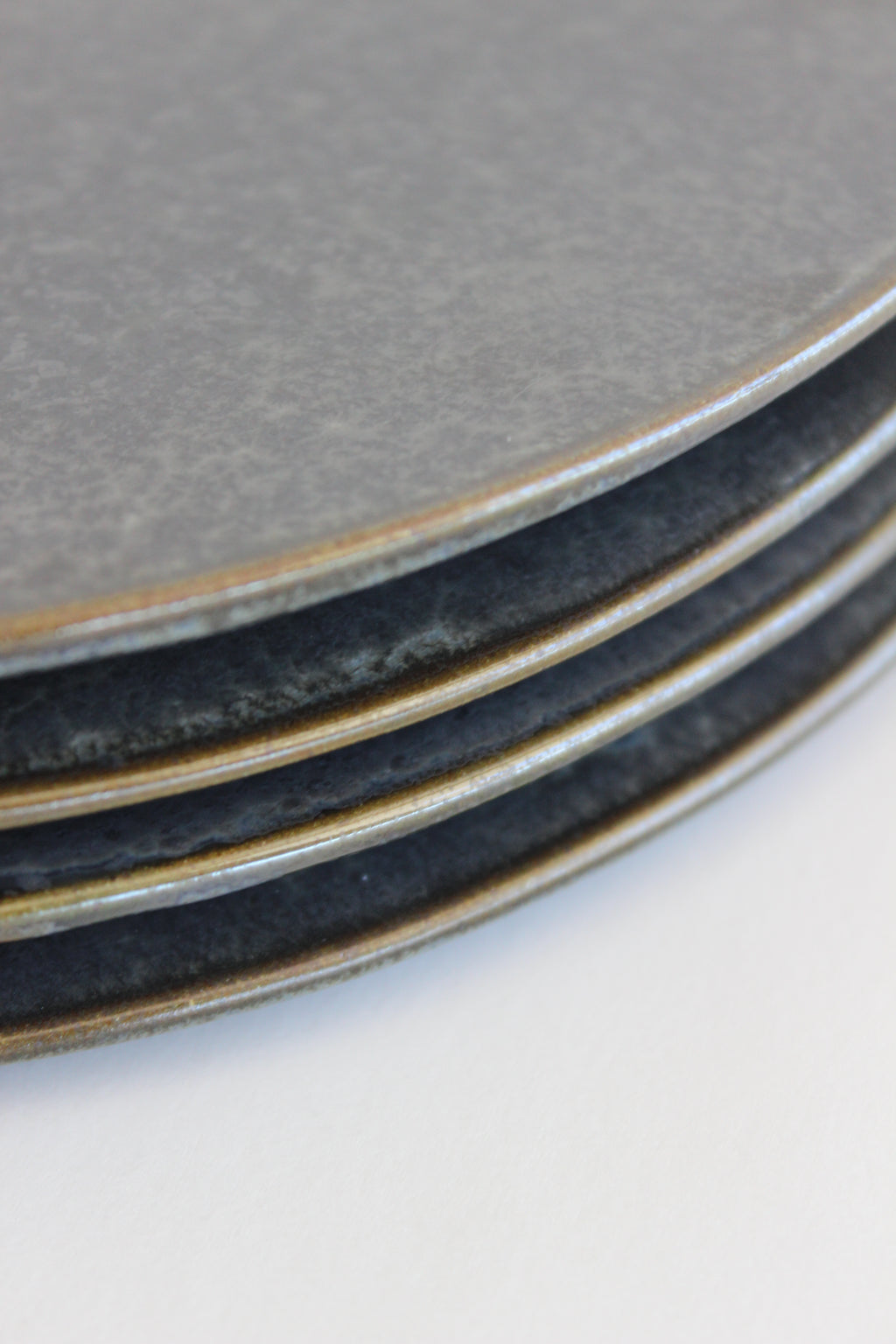 Tōetsu-gama Shō Collection Black Crystalline Glaze 27cm Rimmed Round Plate