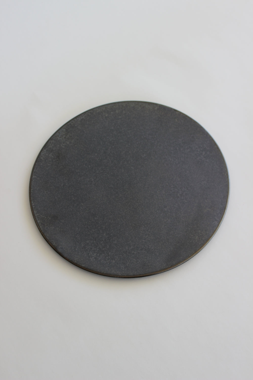 Tōetsu-gama Shō Collection Black Crystalline Glaze 27cm Rimmed Round Plate