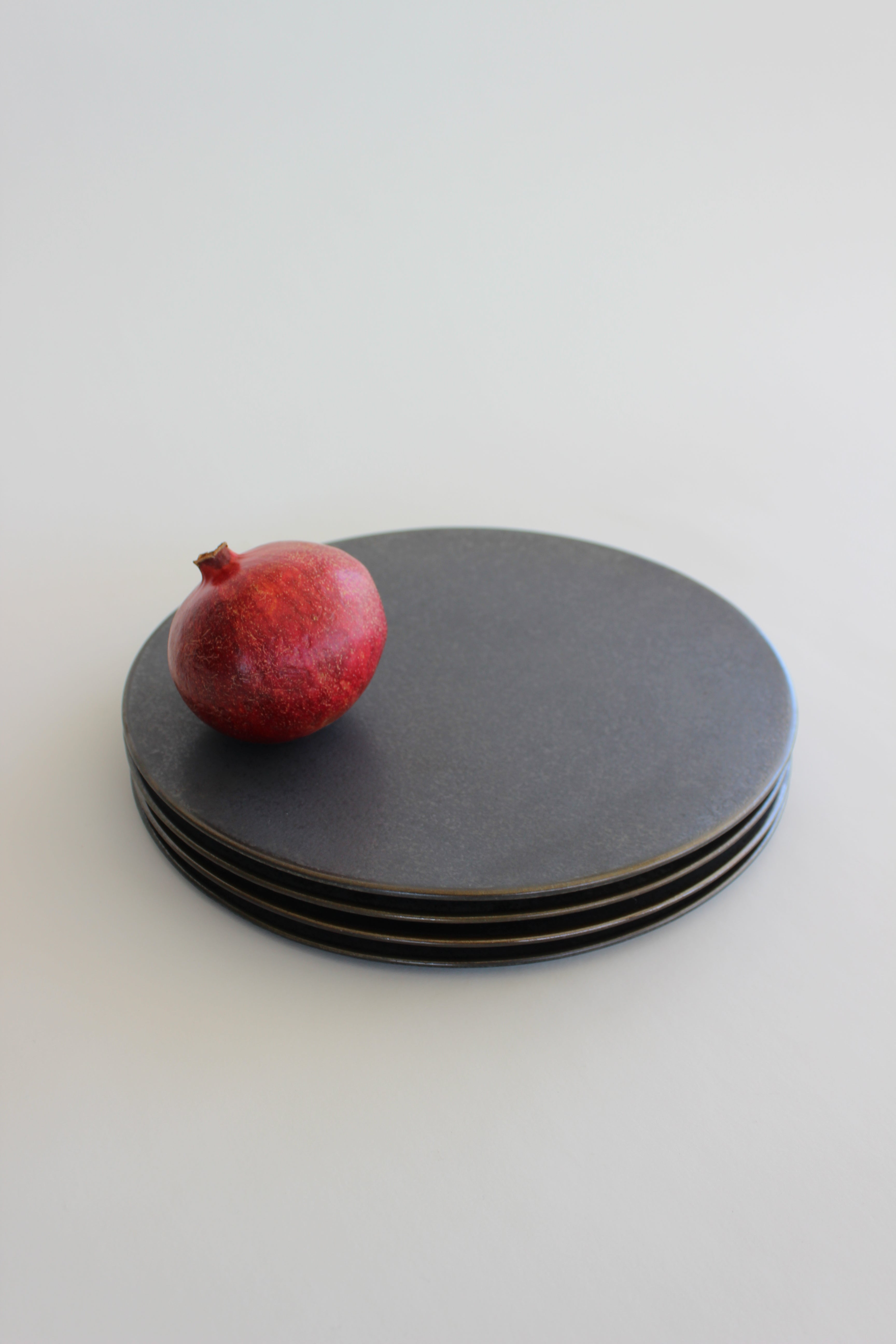 Tōetsu-gama Shō Collection Black Crystalline Glaze 27cm Rimmed Round Plate