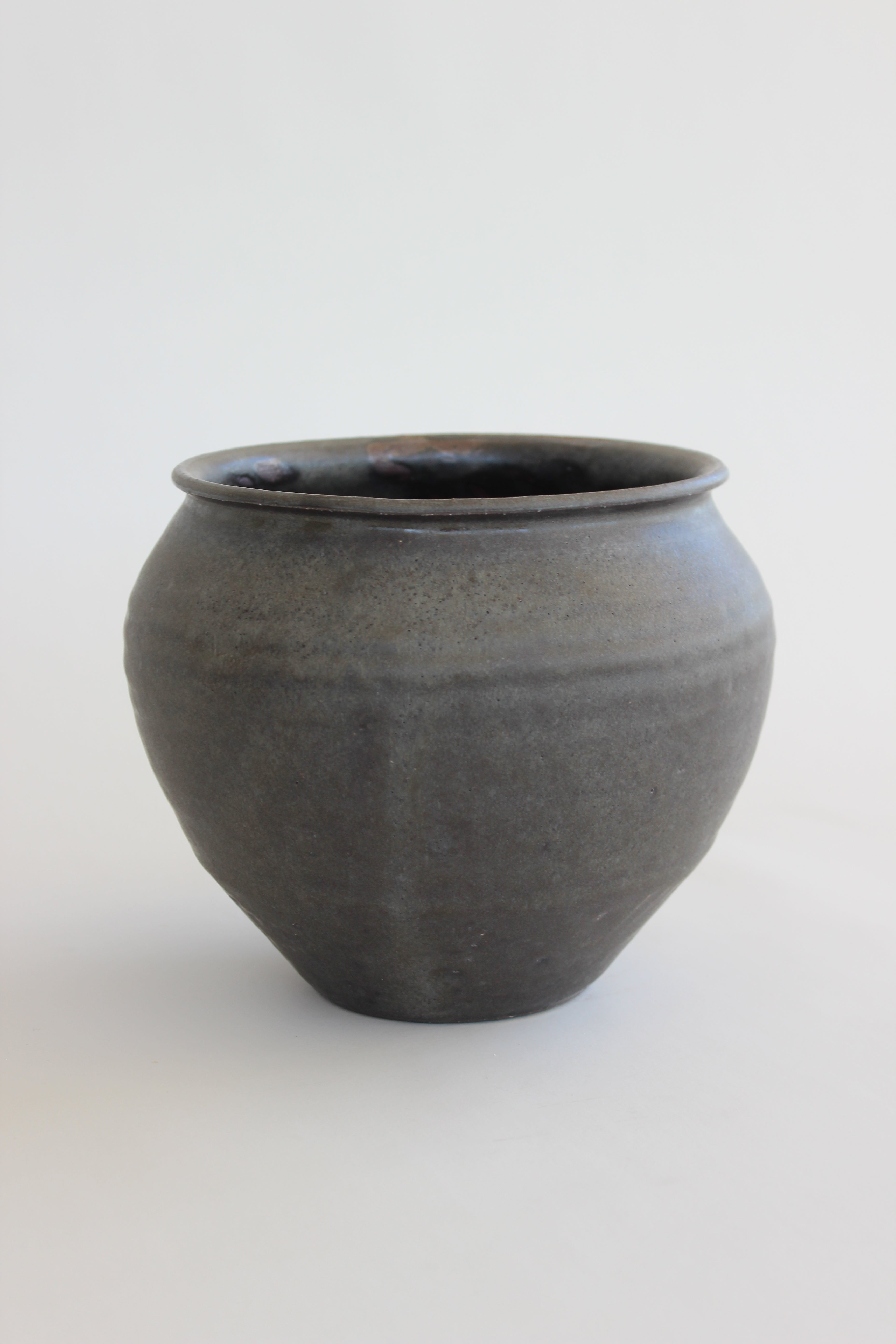 Tai Ono Chikei Series Kurotsuchi Vase