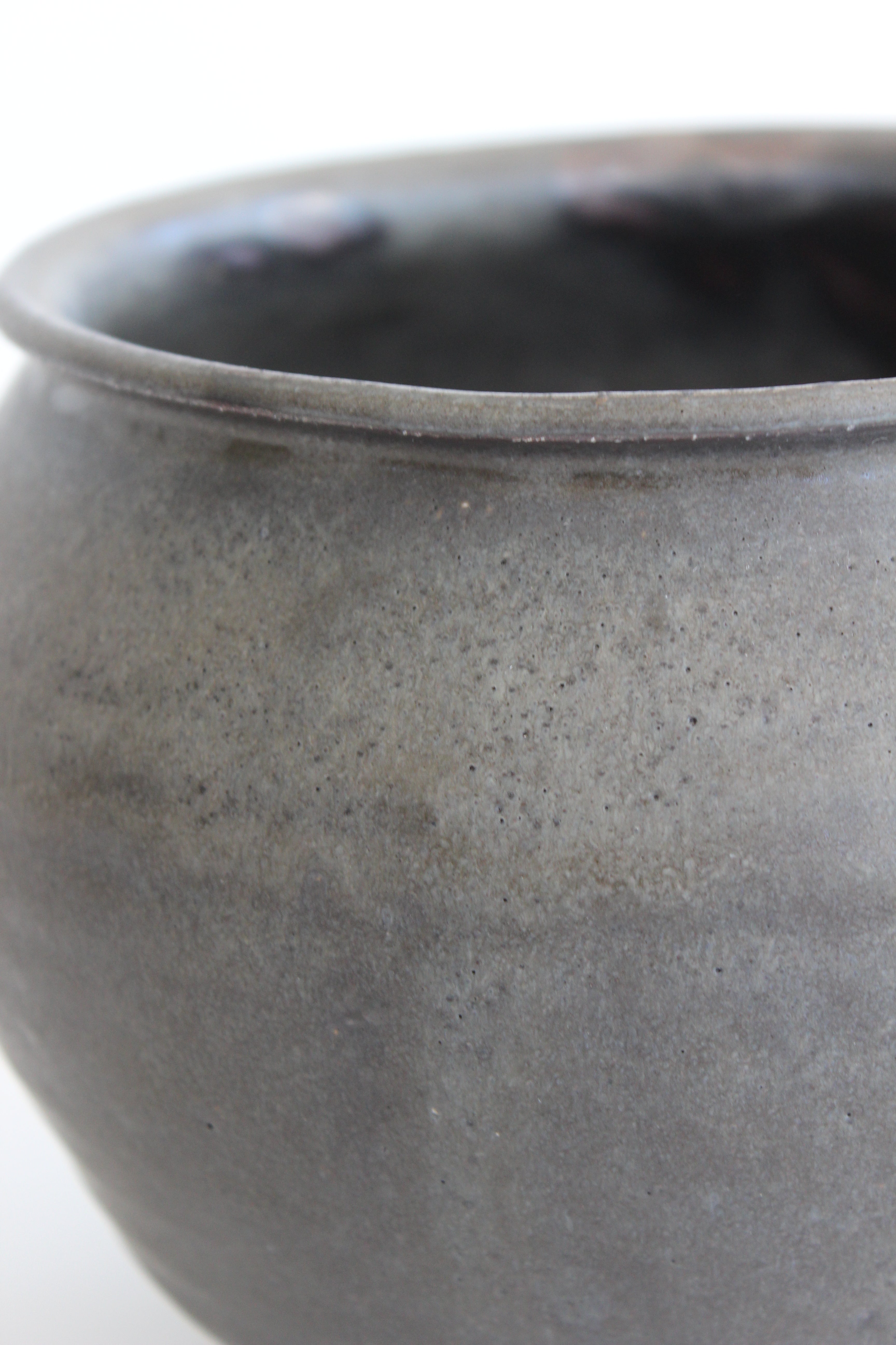 Tai Ono Chikei Series Kurotsuchi Vase